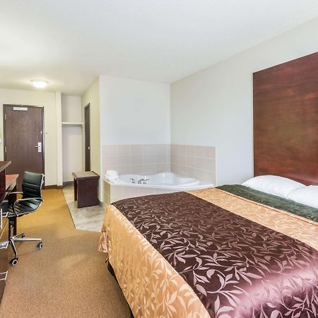 Super 8 By Wyndham Innisfail Buitenkant foto