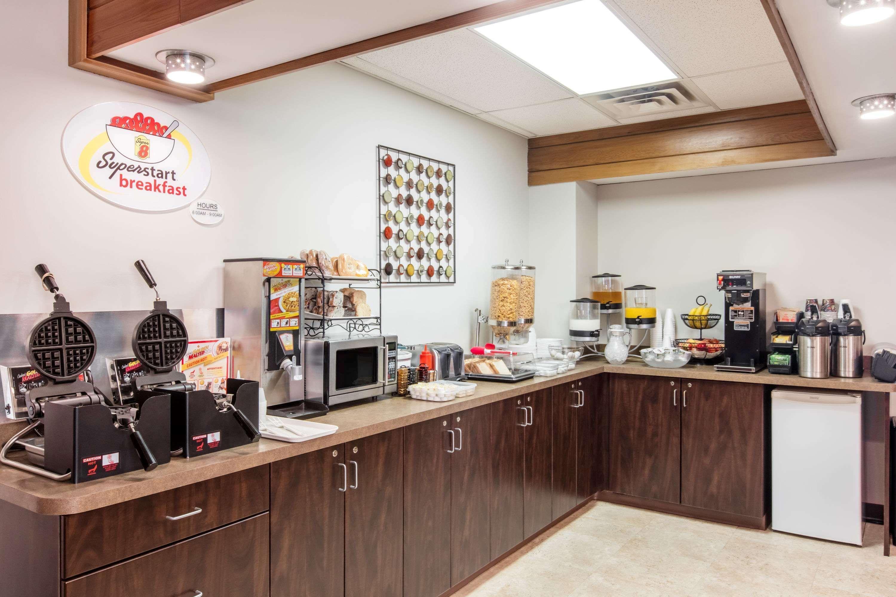 Super 8 By Wyndham Innisfail Buitenkant foto